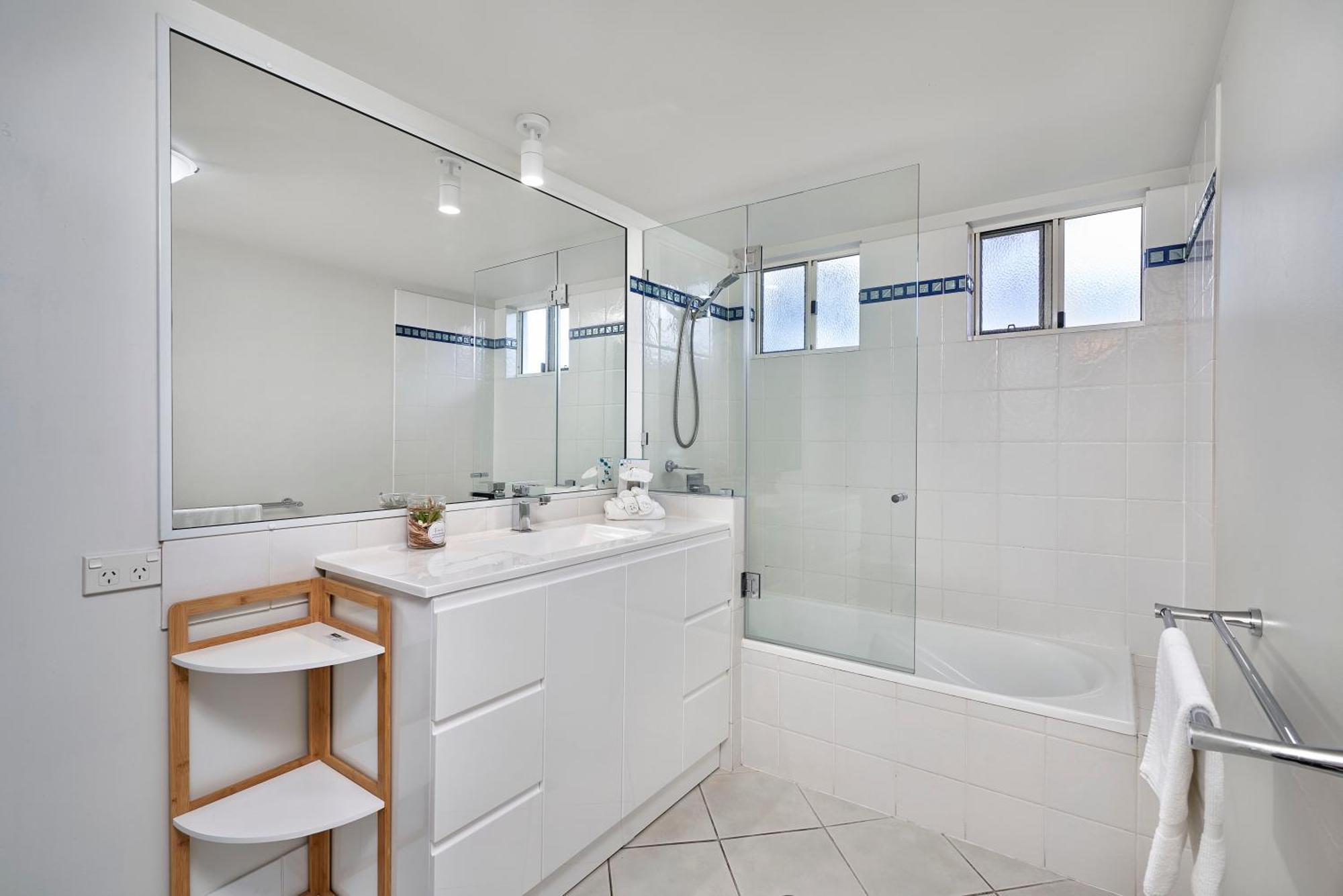 North Cove Waterfront Suites Cairns Eksteriør billede